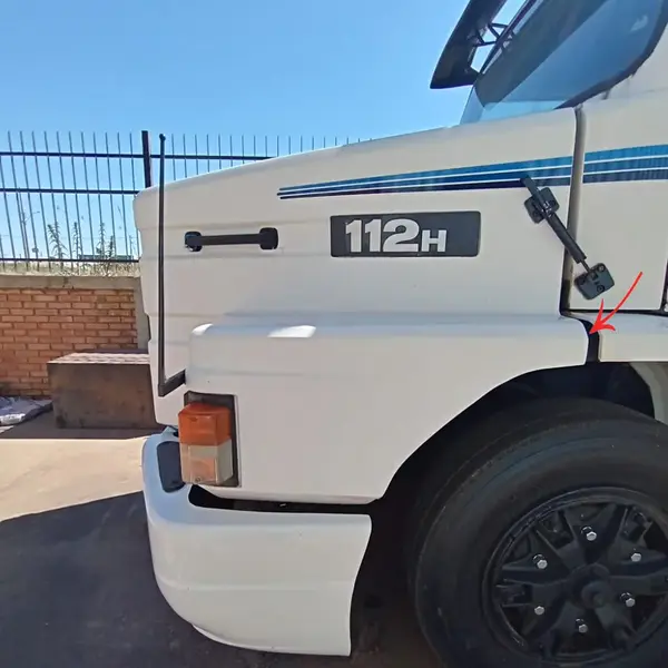 Para-Lama Capo em Fibra para Caminhão Scania T 112 / 113 / 142 / 143 Longo Lado Direito